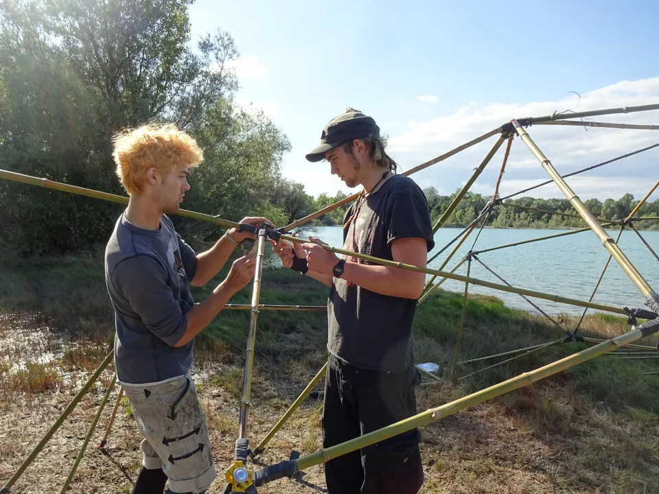 Bambusdome am See — weitere Ansicht