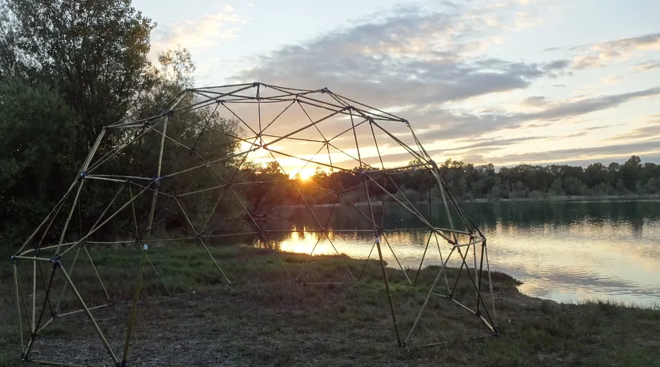 Bambusdome am See — weitere Ansicht