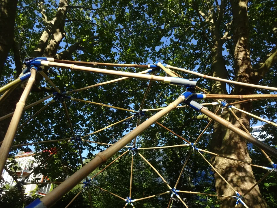 Rettungsdome — weitere Ansicht
